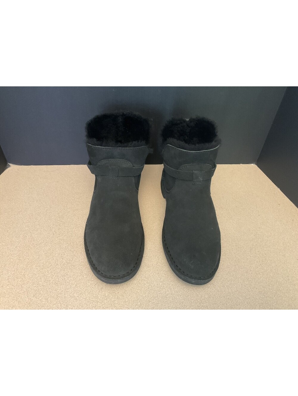 Womens UGG Classic Elisa Black Suede Shearling Lined Ankle Boots. Size 10. Nice! - Picture 2 of 8